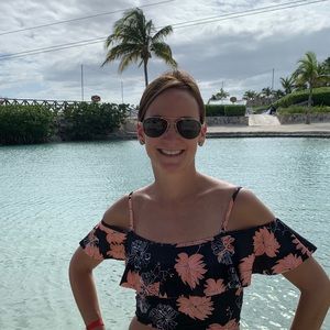 Meet your Posher, Stephanie